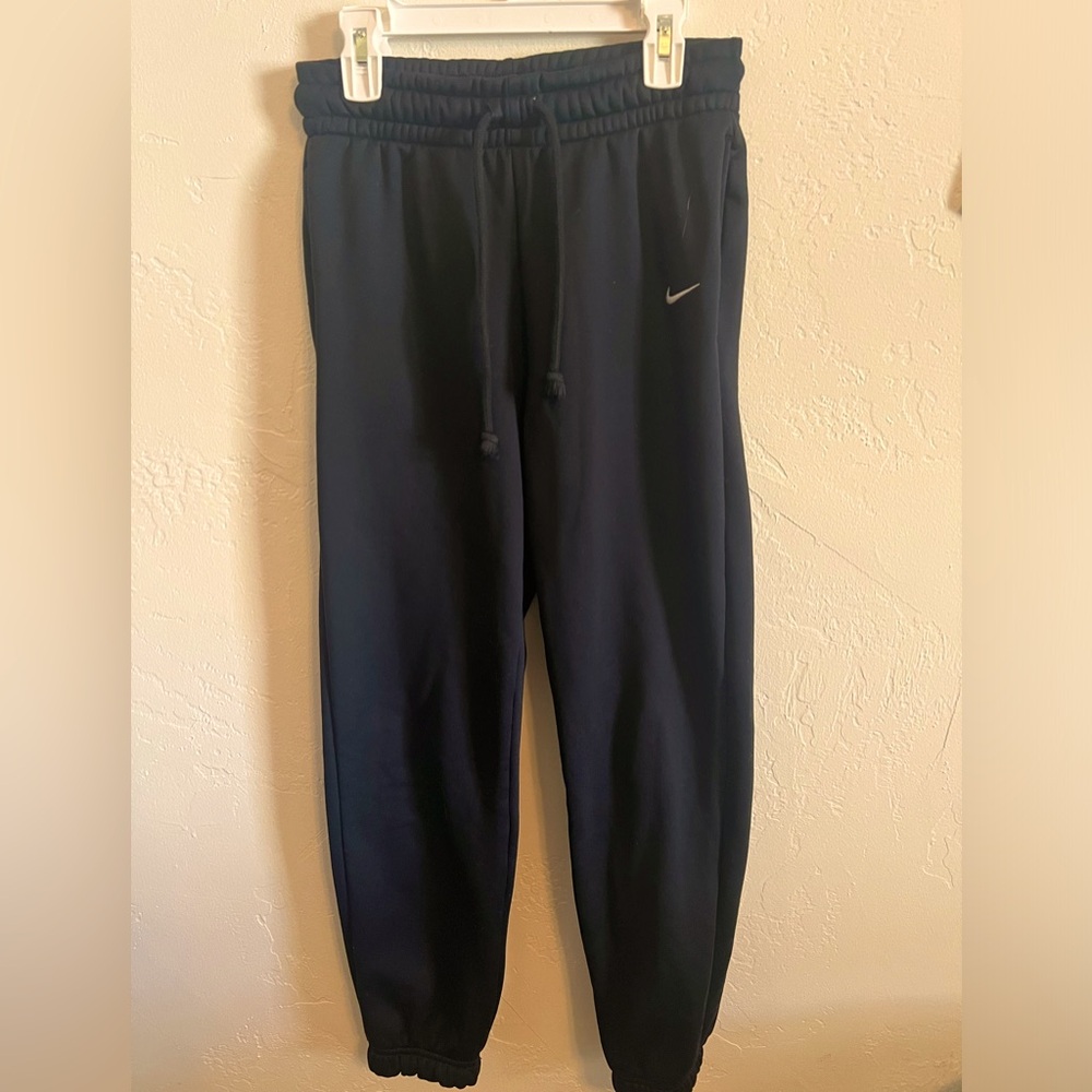 Women’s Nike Dri-Fit XS sweatpants, black